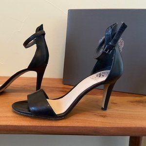 Black Pumps